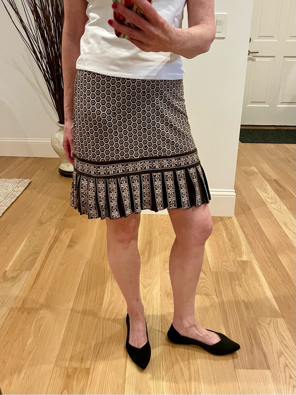 Max Studio Black and Cream Geometric Pleated Mini Skirt